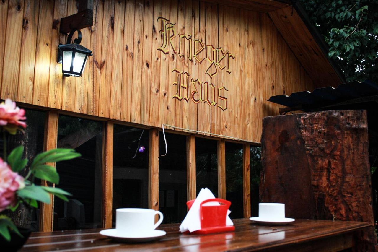 Krieger Haus Hostel Puerto Iguazú Exterior foto